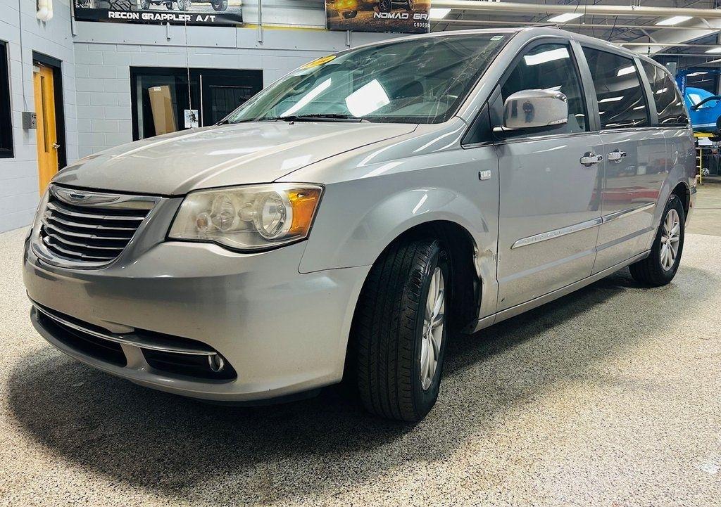 Chrysler Town & Country 4dr Wgn Touring-L 30th Anniversary 2014