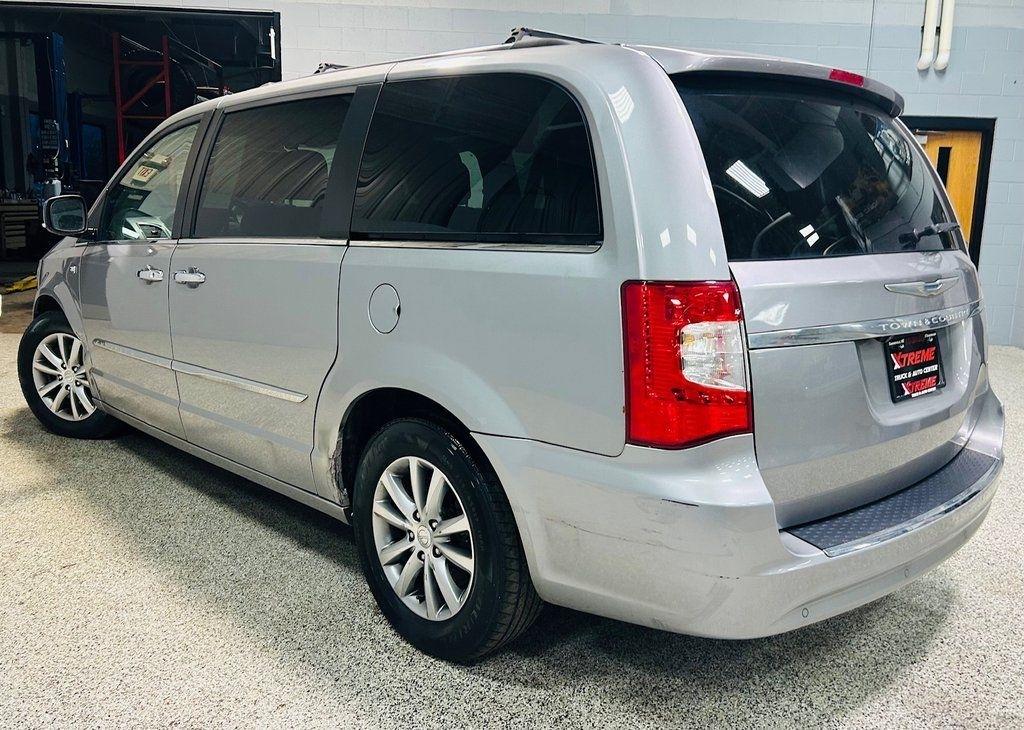 Chrysler Town & Country 4dr Wgn Touring-L 30th Anniversary 2014