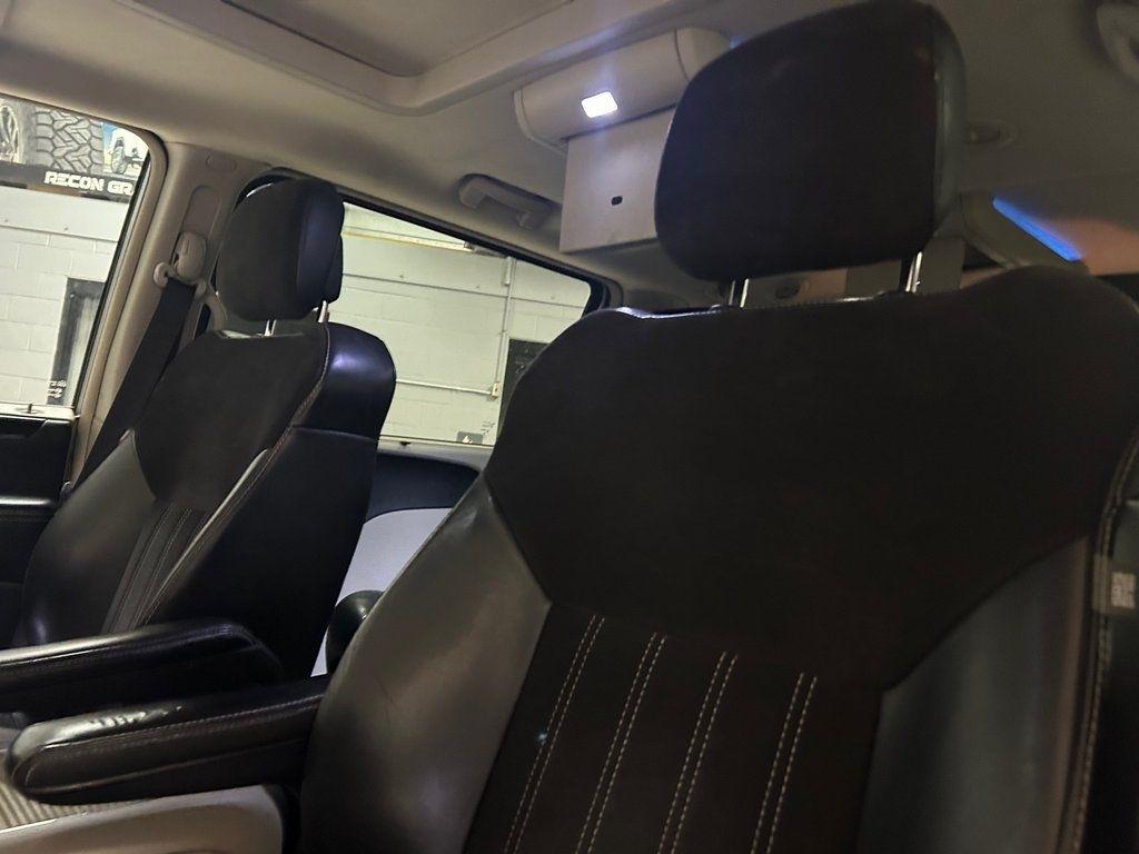 Chrysler Town & Country 4dr Wgn Touring-L 30th Anniversary 2014