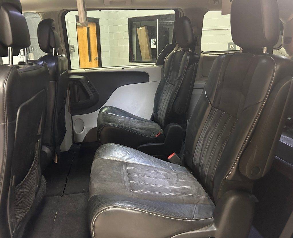 Chrysler Town & Country 4dr Wgn Touring-L 30th Anniversary 2014