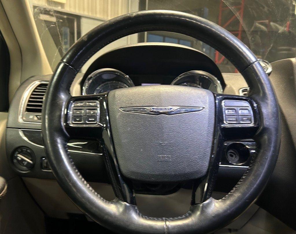 Chrysler Town & Country 4dr Wgn Touring-L 30th Anniversary 2014