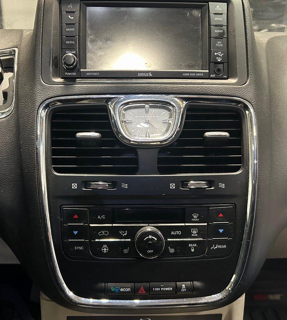 Chrysler Town & Country 4dr Wgn Touring-L 30th Anniversary 2014