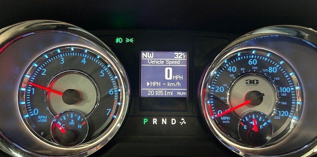 Chrysler Town & Country 4dr Wgn Touring-L 30th Anniversary 2014