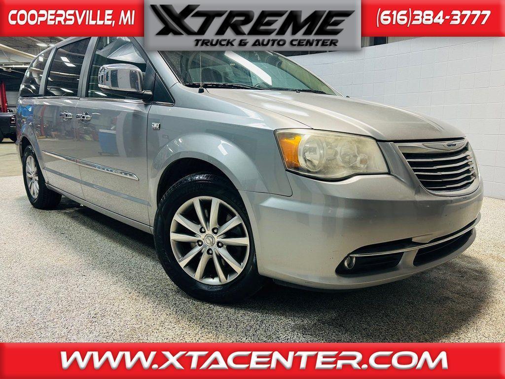 Chrysler Town & Country 4dr Wgn Touring-L 30th Anniversary 2014
