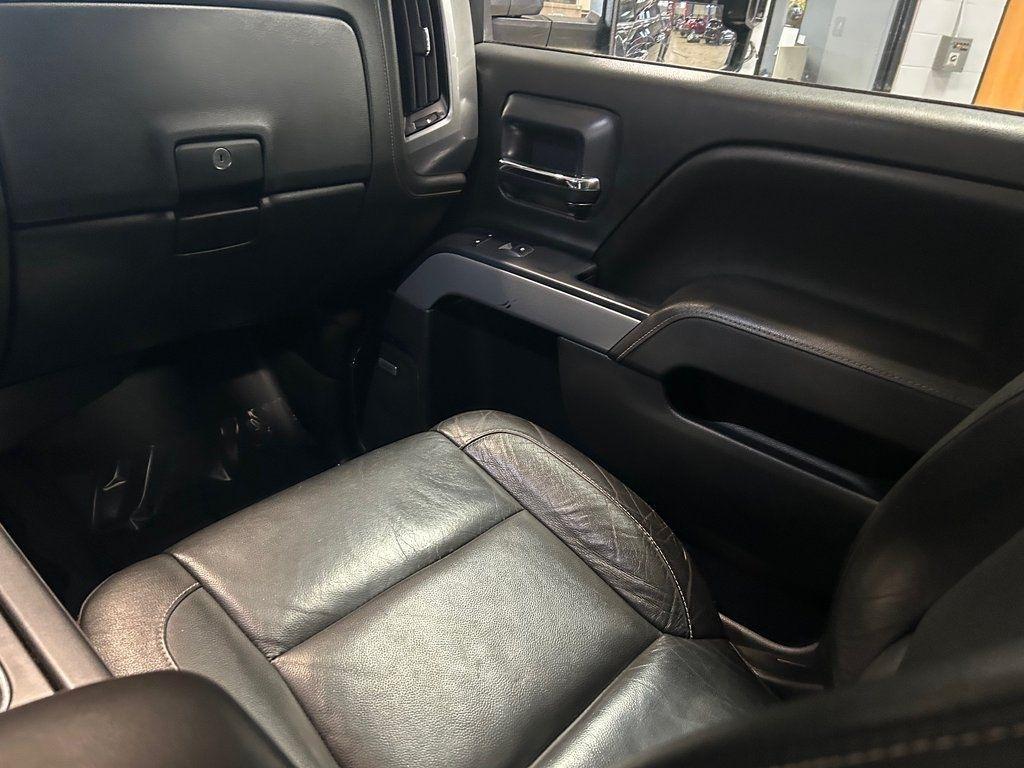 Chevrolet Silverado 2500HD Built After Aug 14 4WD Crew Cab 153.7" LTZ 2015