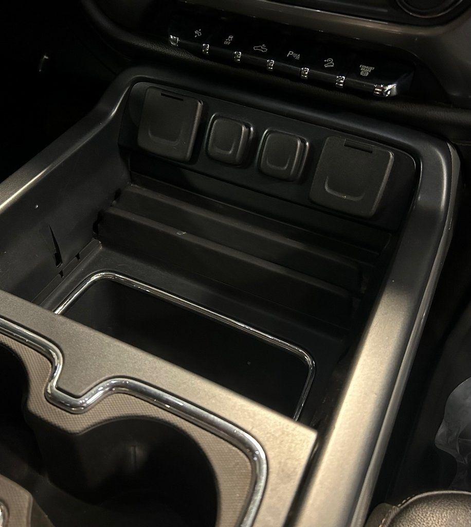 Chevrolet Silverado 2500HD Built After Aug 14 4WD Crew Cab 153.7" LTZ 2015