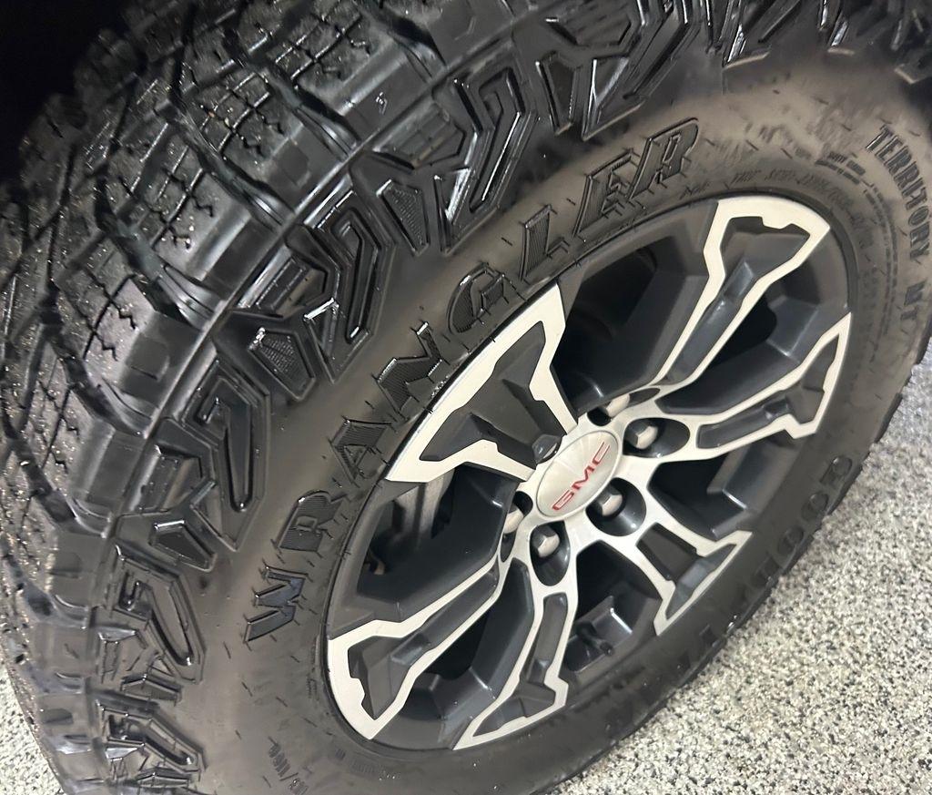 GMC Canyon 4WD Crew Cab AT4 2023