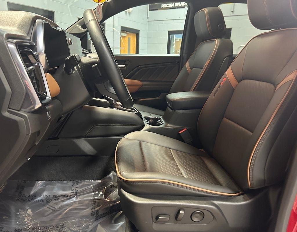 GMC Canyon 4WD Crew Cab AT4 2023