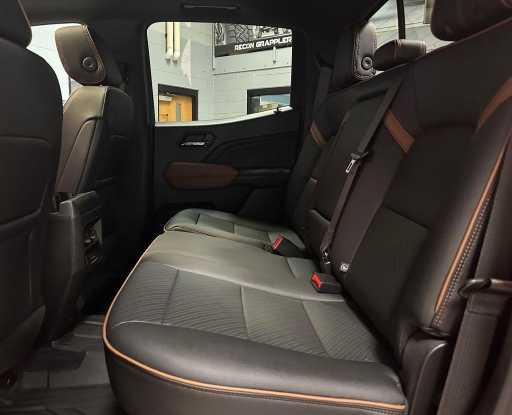 GMC Canyon 4WD Crew Cab AT4 2023