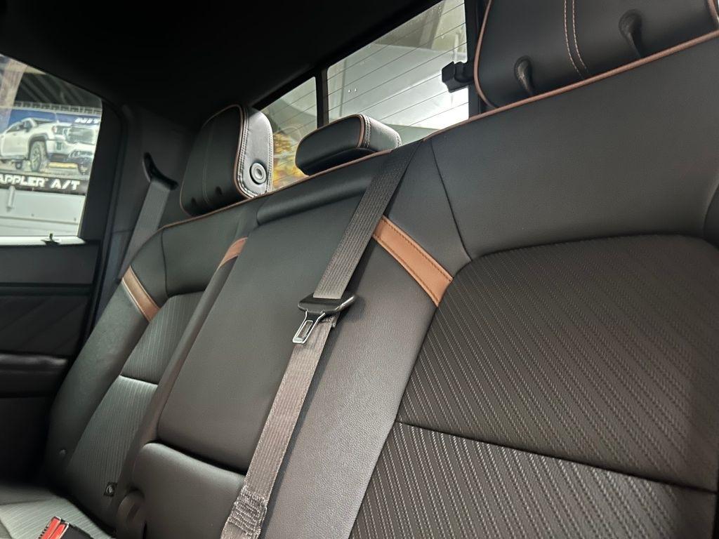 GMC Canyon 4WD Crew Cab AT4 2023