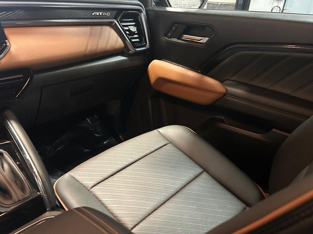 GMC Canyon 4WD Crew Cab AT4 2023