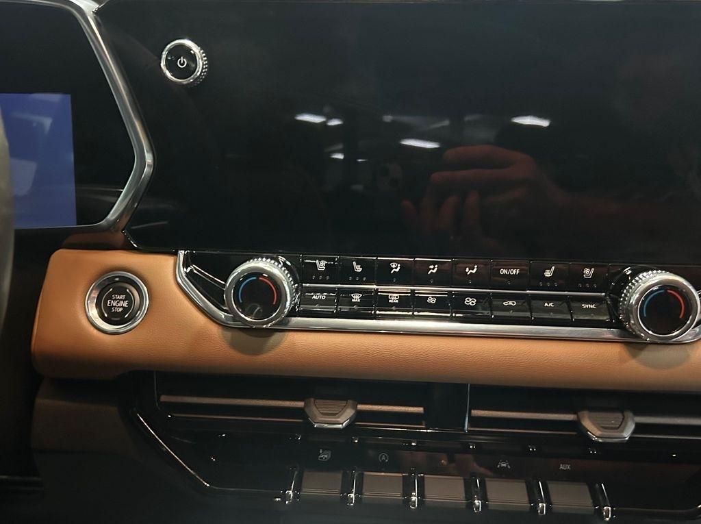 GMC Canyon 4WD Crew Cab AT4 2023