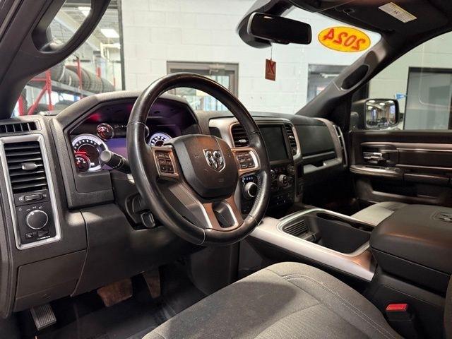 RAM 1500 Classic Warlock 4x4 Crew Cab 5'7" Box 2024