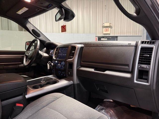 RAM 1500 Classic Warlock 4x4 Crew Cab 5'7" Box 2024