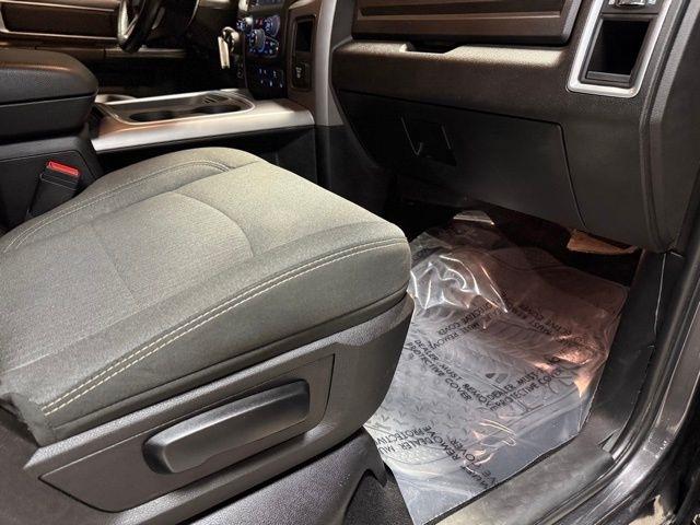 RAM 1500 Classic Warlock 4x4 Crew Cab 5'7" Box 2024