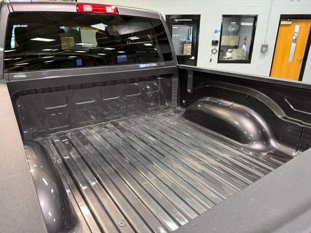 RAM 1500 Classic Warlock 4x4 Crew Cab 5'7" Box 2024