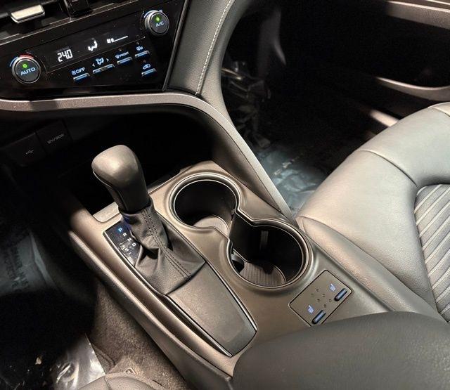 Toyota Camry SE Auto (Natl) 2024