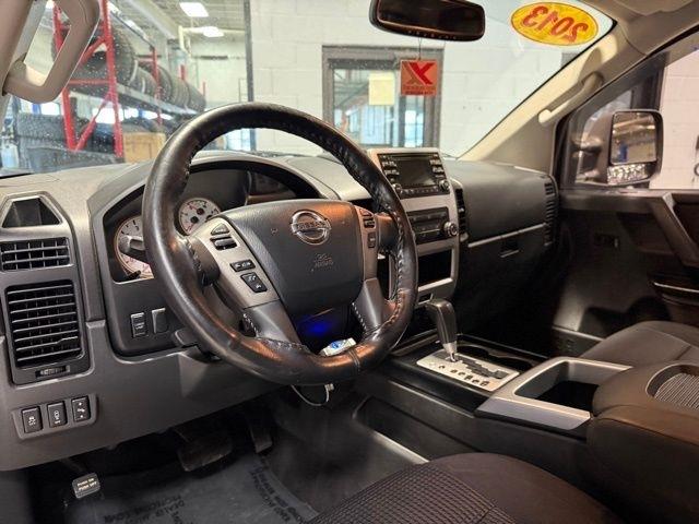 Nissan Titan 4WD Crew Cab SWB PRO-4X 2013