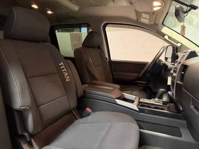 Nissan Titan 4WD Crew Cab SWB PRO-4X 2013