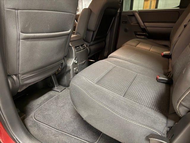 Nissan Titan 4WD Crew Cab SWB PRO-4X 2013