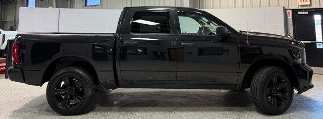 RAM 1500 Express 4x4 Crew Cab 5'7" Box 2018