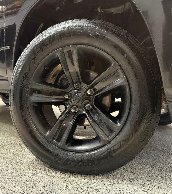 RAM 1500 Express 4x4 Crew Cab 5'7" Box 2018