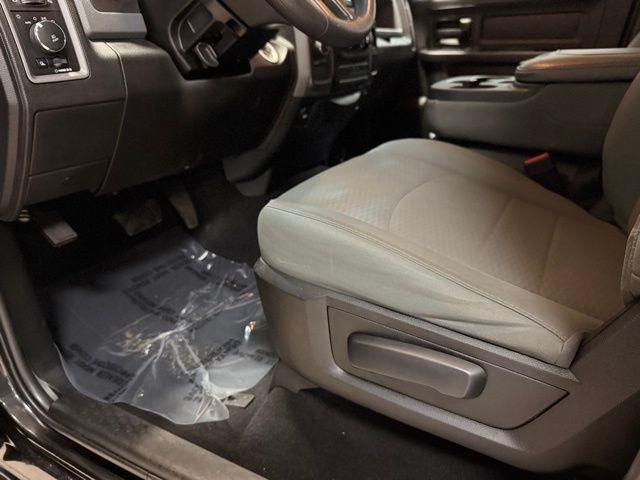 RAM 1500 Express 4x4 Crew Cab 5'7" Box 2018