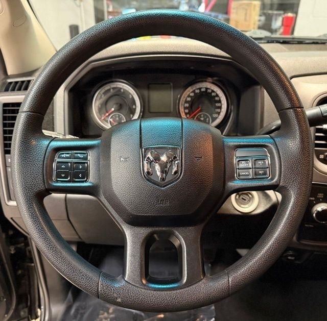 RAM 1500 Express 4x4 Crew Cab 5'7" Box 2018