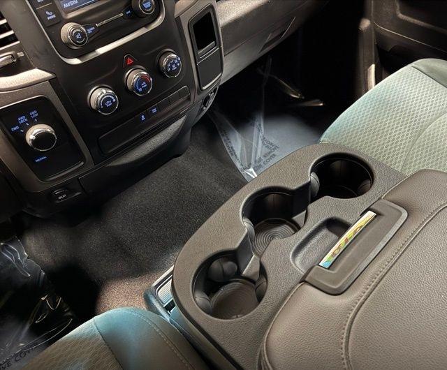 RAM 1500 Express 4x4 Crew Cab 5'7" Box 2018