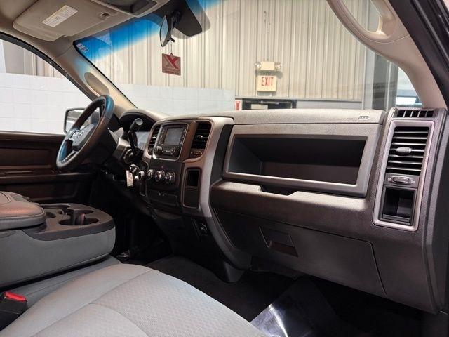 RAM 1500 Express 4x4 Crew Cab 5'7" Box 2018