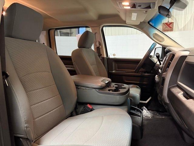 RAM 1500 Express 4x4 Crew Cab 5'7" Box 2018