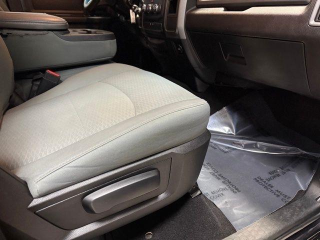 RAM 1500 Express 4x4 Crew Cab 5'7" Box 2018