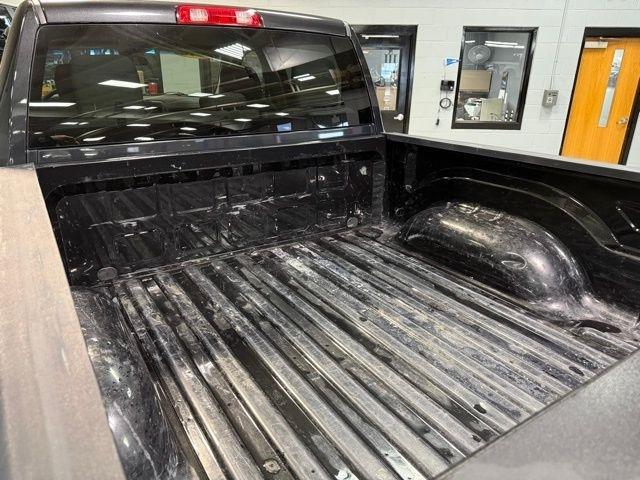 RAM 1500 Express 4x4 Crew Cab 5'7" Box 2018