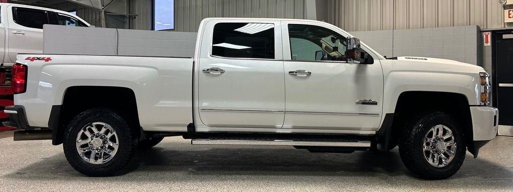 Chevrolet Silverado 3500HD 4WD Crew Cab 153.7" High Country 2019