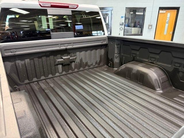 Chevrolet Silverado 1500 4WD Crew Cab 147" LTZ 2023