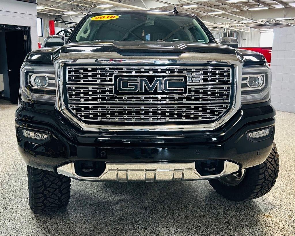 GMC Sierra 1500 4WD Crew Cab 143.5" Denali 2018