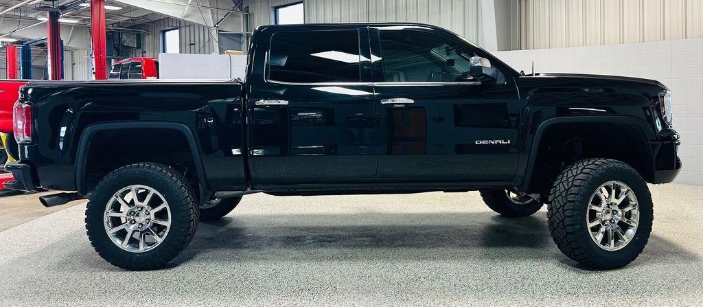 GMC Sierra 1500 4WD Crew Cab 143.5" Denali 2018