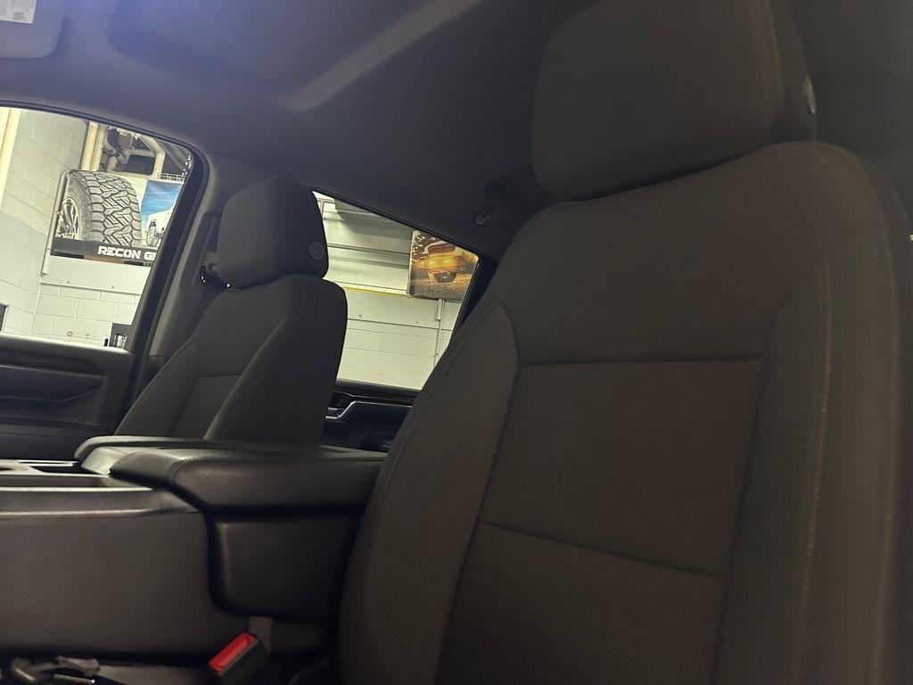 GMC Sierra 3500HD 4WD Crew Cab 172" SLE 2024