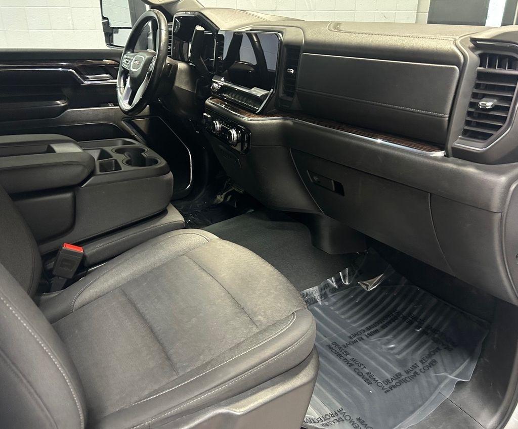 GMC Sierra 3500HD 4WD Crew Cab 172" SLE 2024