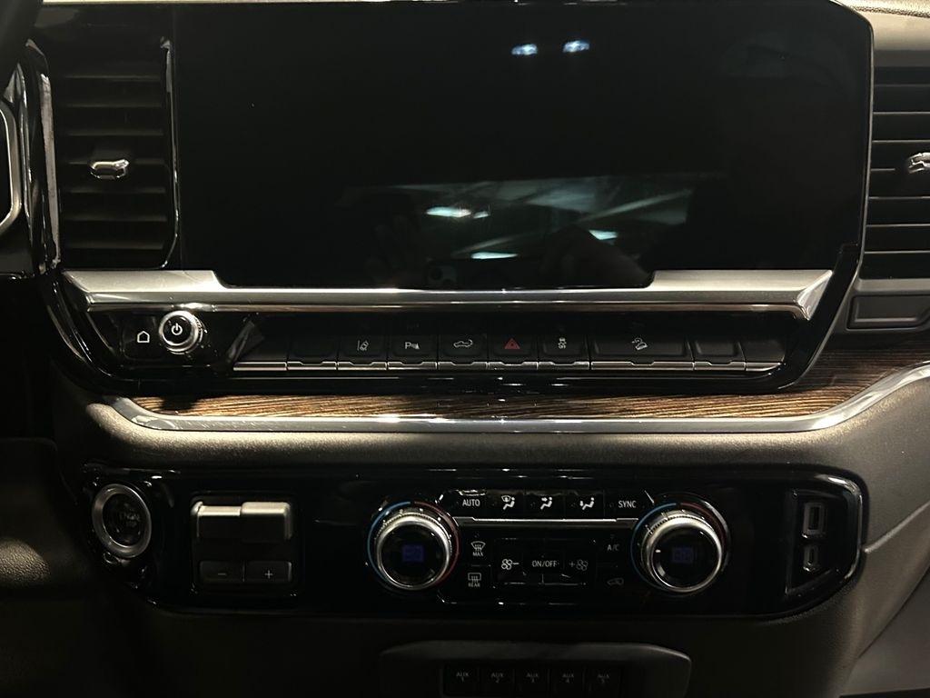 GMC Sierra 3500HD 4WD Crew Cab 172" SLE 2024