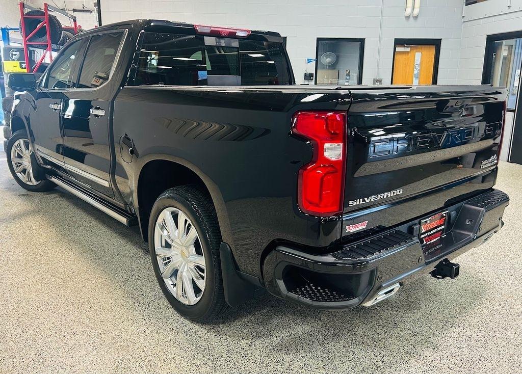 Chevrolet Silverado 1500 4WD Crew Cab 147" High Country 2024