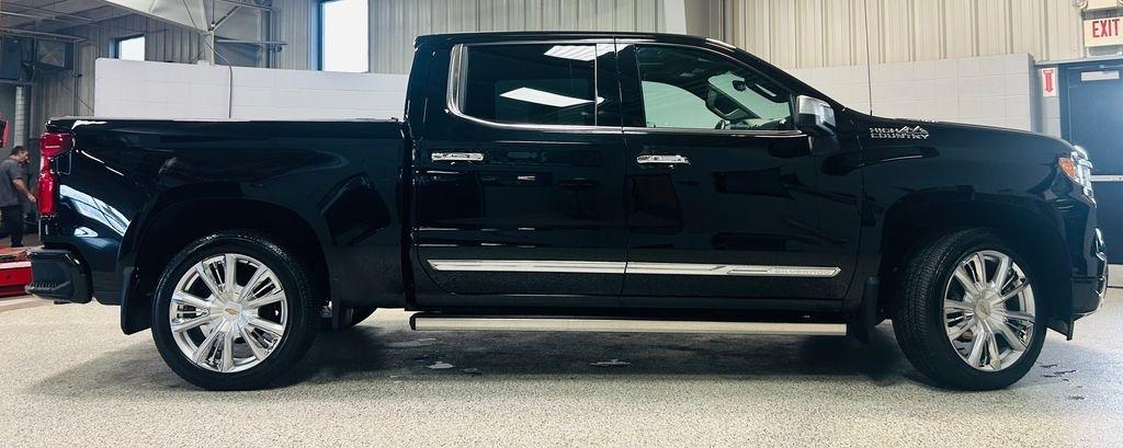 Chevrolet Silverado 1500 4WD Crew Cab 147" High Country 2024