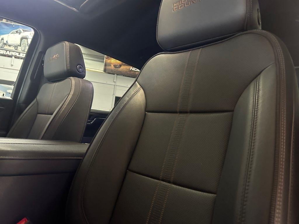 Chevrolet Silverado 1500 4WD Crew Cab 147" High Country 2024