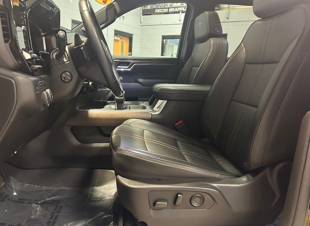 Chevrolet Silverado 1500 4WD Crew Cab 147" High Country 2024