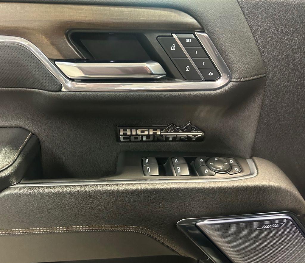 Chevrolet Silverado 1500 4WD Crew Cab 147" High Country 2024