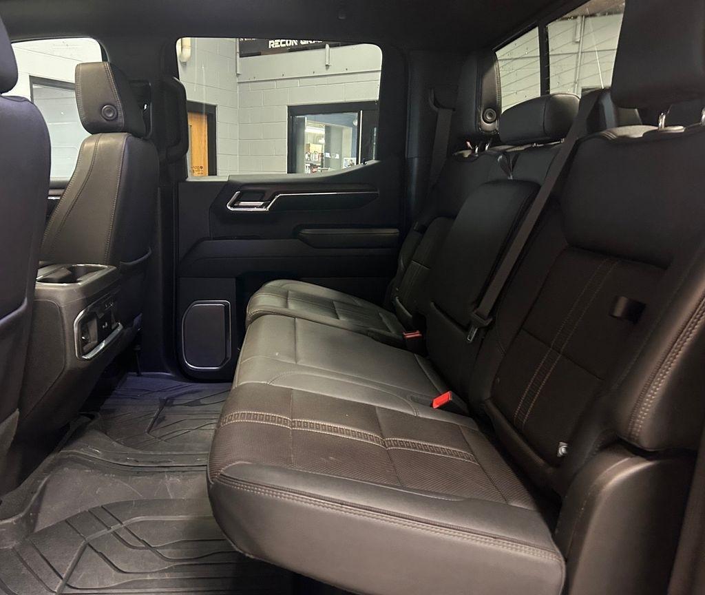 Chevrolet Silverado 1500 4WD Crew Cab 147" High Country 2024