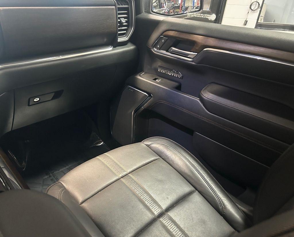 Chevrolet Silverado 1500 4WD Crew Cab 147" High Country 2024