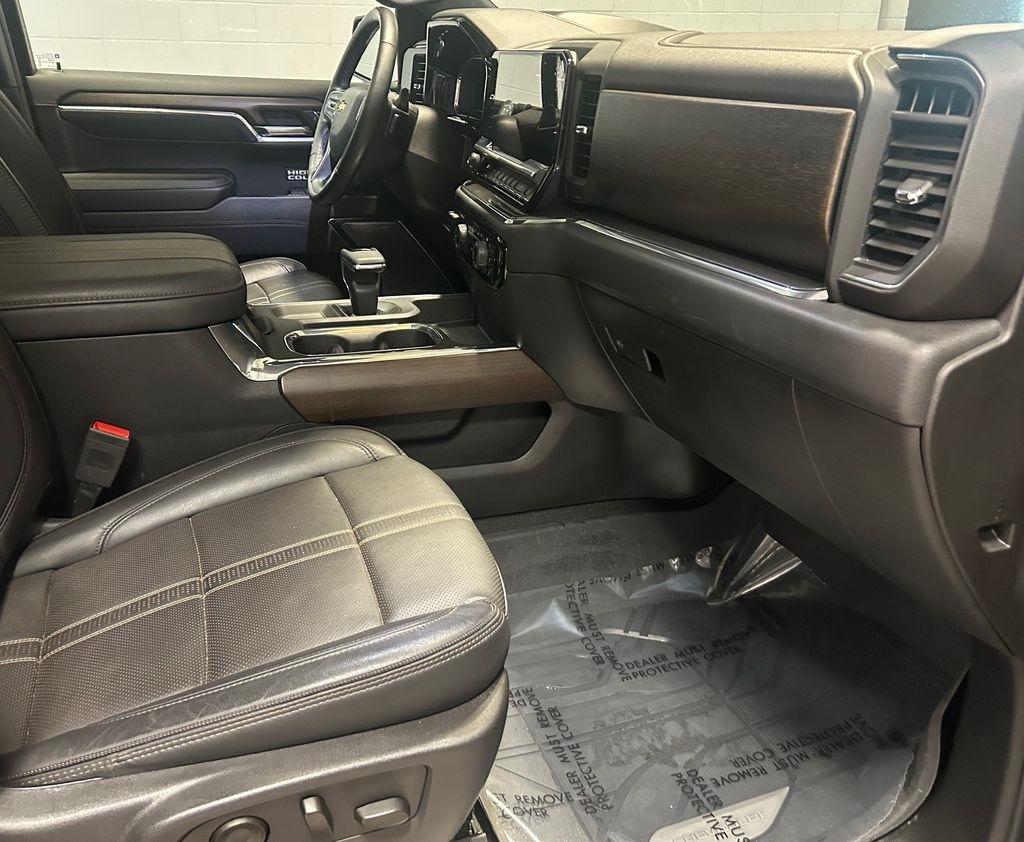 Chevrolet Silverado 1500 4WD Crew Cab 147" High Country 2024