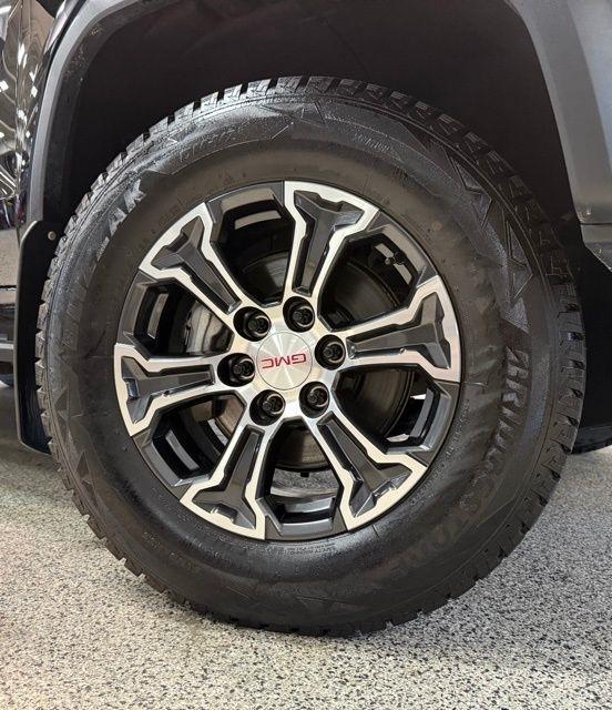 GMC Canyon 4WD Crew Cab AT4 2024