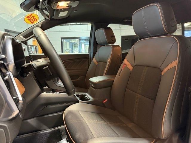 GMC Canyon 4WD Crew Cab AT4 2024